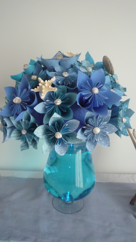 bouquet de fleurs en papier origami couleur bleu