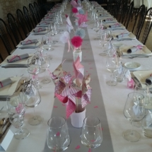 décoration de table pour baptême sur le thème couleur gris, blanc et rose