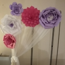 fleurs géantes en papier cartonné