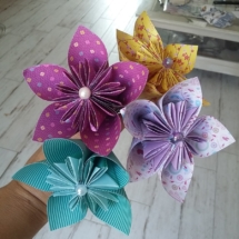 fleurs origami de différentes couleurs pour bouquet de mariée