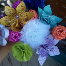 fleurs en tissus et en papier origami