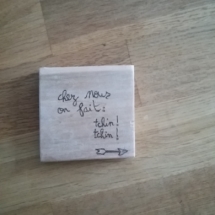 sous verre en bois pyrogravé avec citation Chez nous on fait : tchin tchin mais pas bling bling