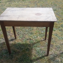 table ancienne en bois brut