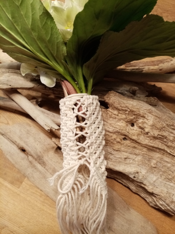 vue derrière de la poignée en macramé 100 % coton pour bouquet de mariée