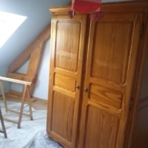 armoire en pin avant restauration