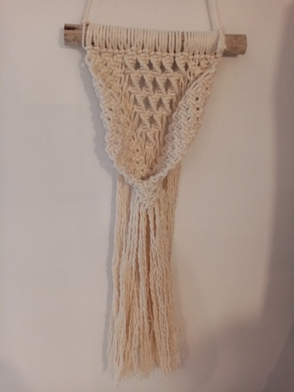 Petite suspension en macramé 100% coton.