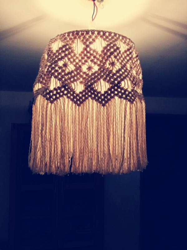 Luminaire en macramé 100% coton.