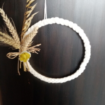 Couronne de macramé tressé avec des épis de blé