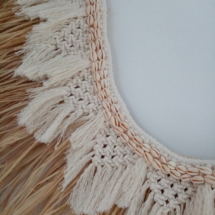 Décoration macramé et coquillages sur raphia