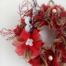 Couronne toile de jute rouge et couleur naturel avec décoration thème hiver