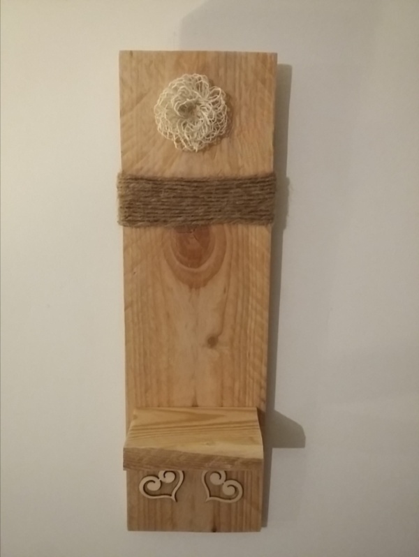 Porte bougie mural avec corde de jute et petite fleur en jute couleur crème