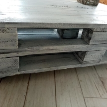 Table en palette patinée couleur vieux gris