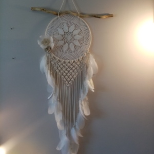 attrape-reve-macrame-plumes-blanches