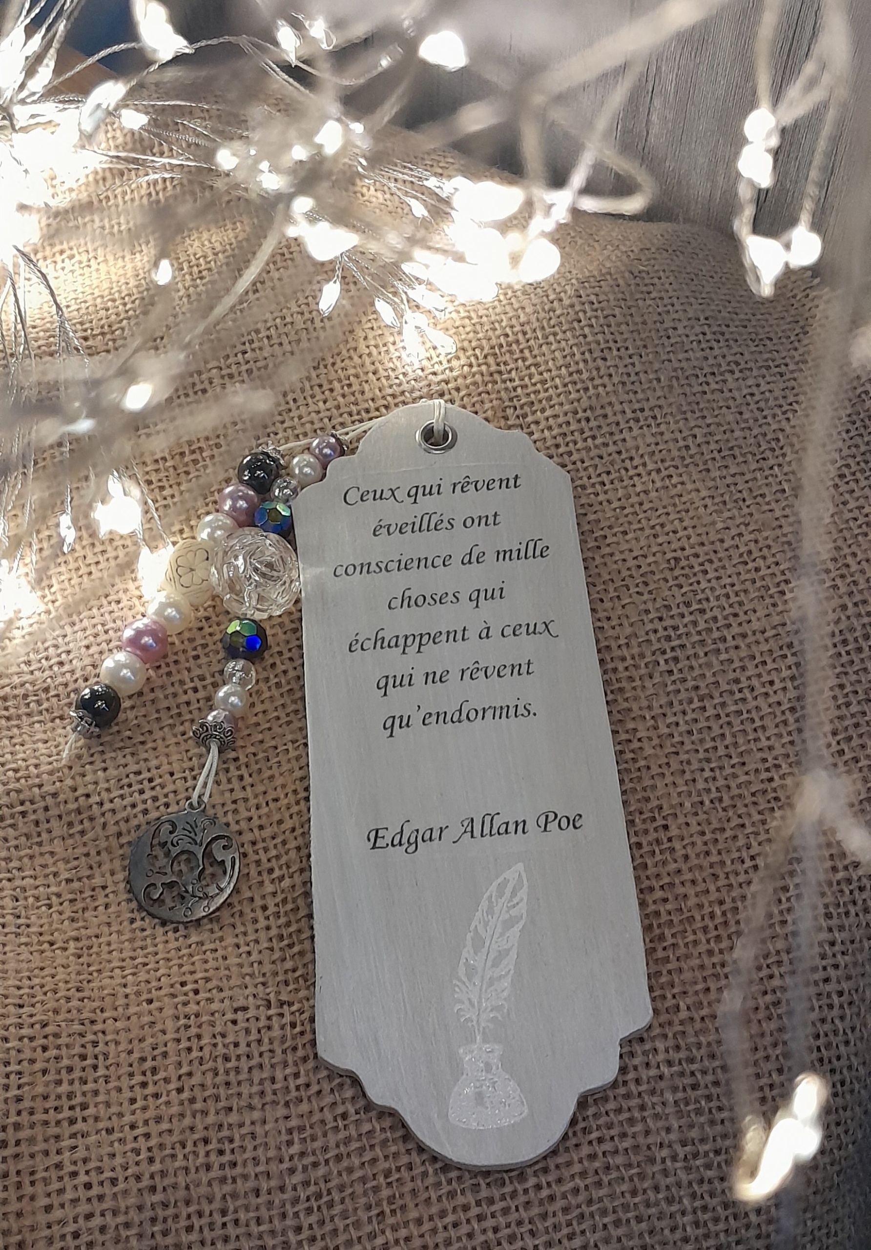Marque page en bois citation Edgar Allan Poe