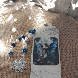 marque page en bois fée avec ailes d'ange bleues